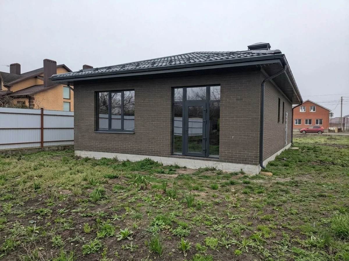 Кирпичный дом 100 м2 — фасад